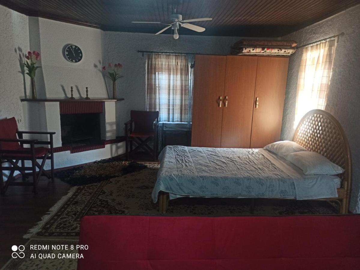 Forestrock Studio For Sale Too Спарти Екстериор снимка