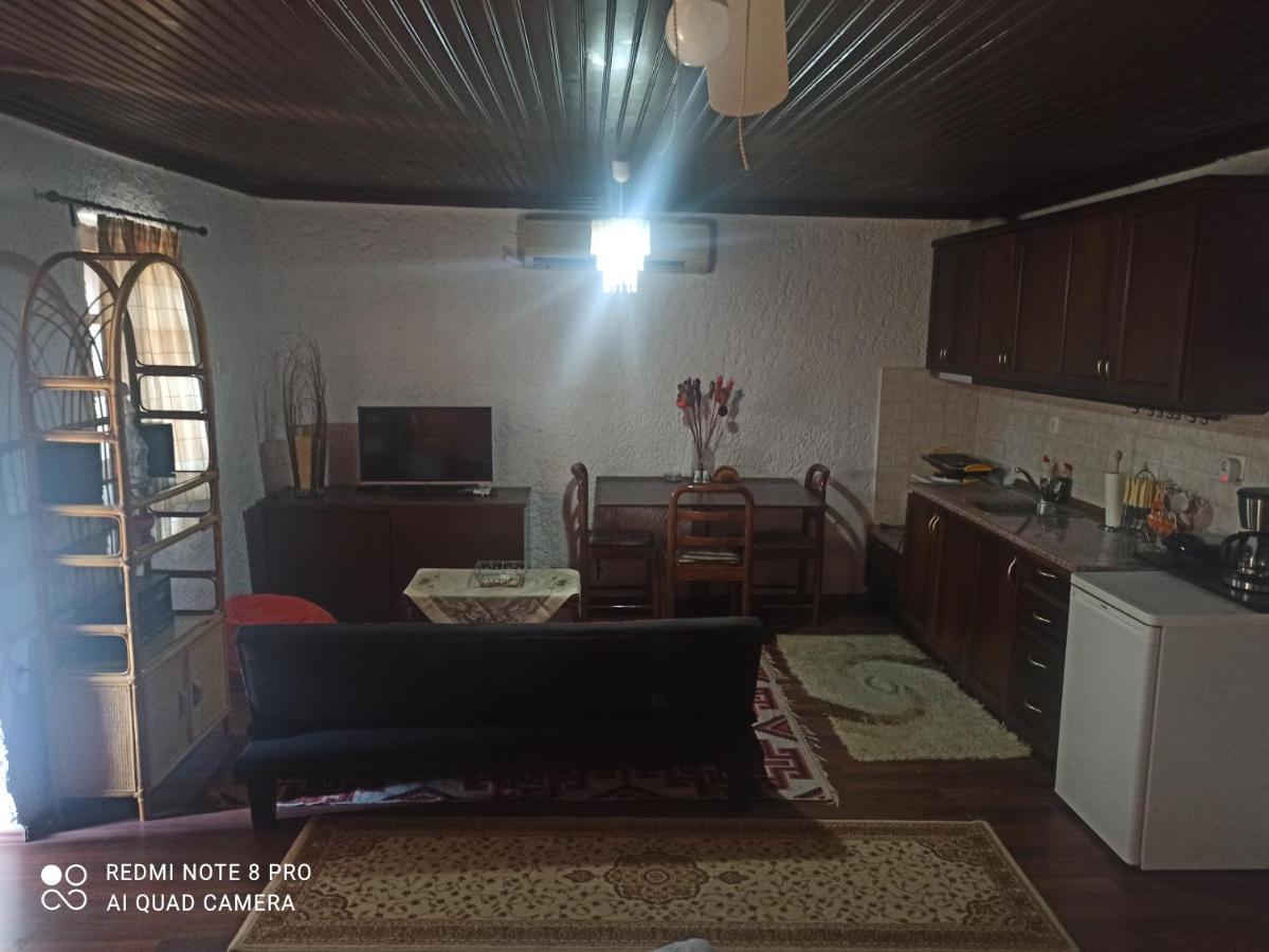 Forestrock Studio For Sale Too Спарти Екстериор снимка